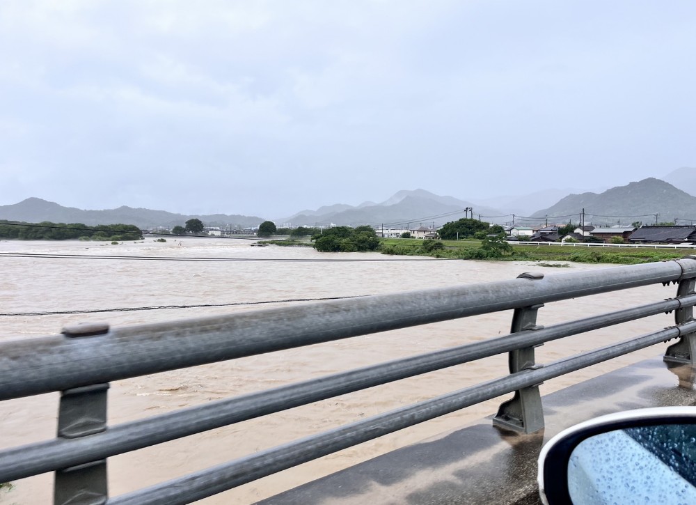 大雨☔でも元気に営業中！