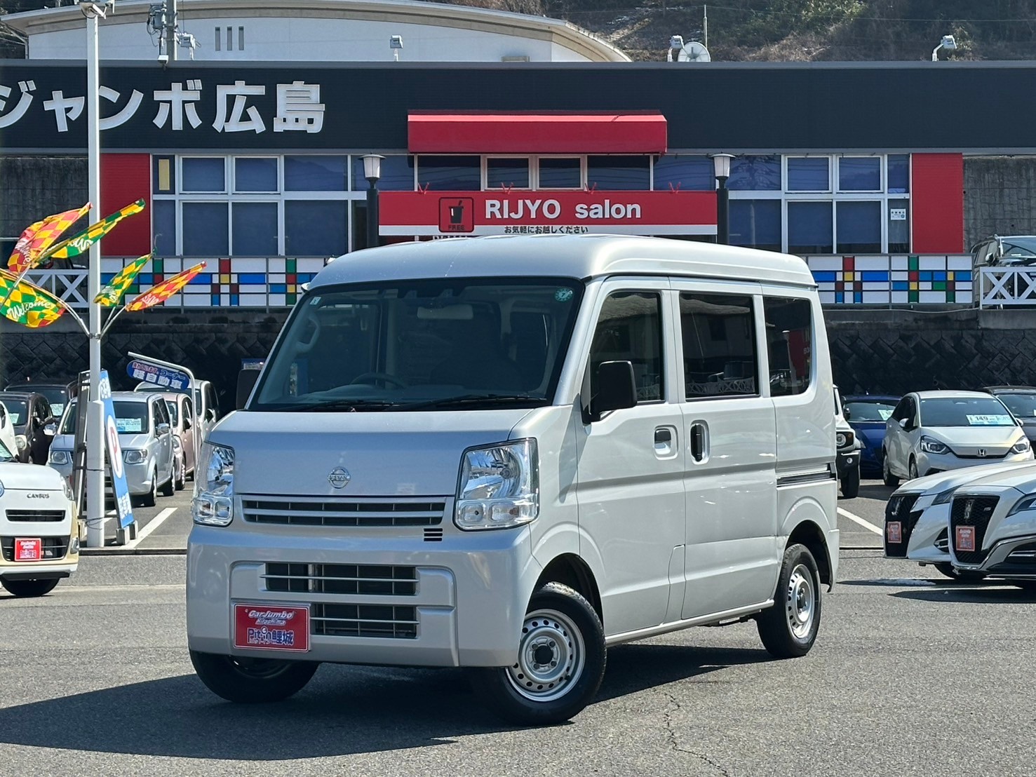 R2年式　ニッサン　NV100クリッパー　DXセーフティパッケージ　AT　660CC　※ETC・プライバシーガラス・キーレス・エマージェンシーブレーキ・デュアルエアバッグ・ABS・ヘッドライトレベライザー・２速発進・車線逸脱・オートライト・リアワイパー【246】