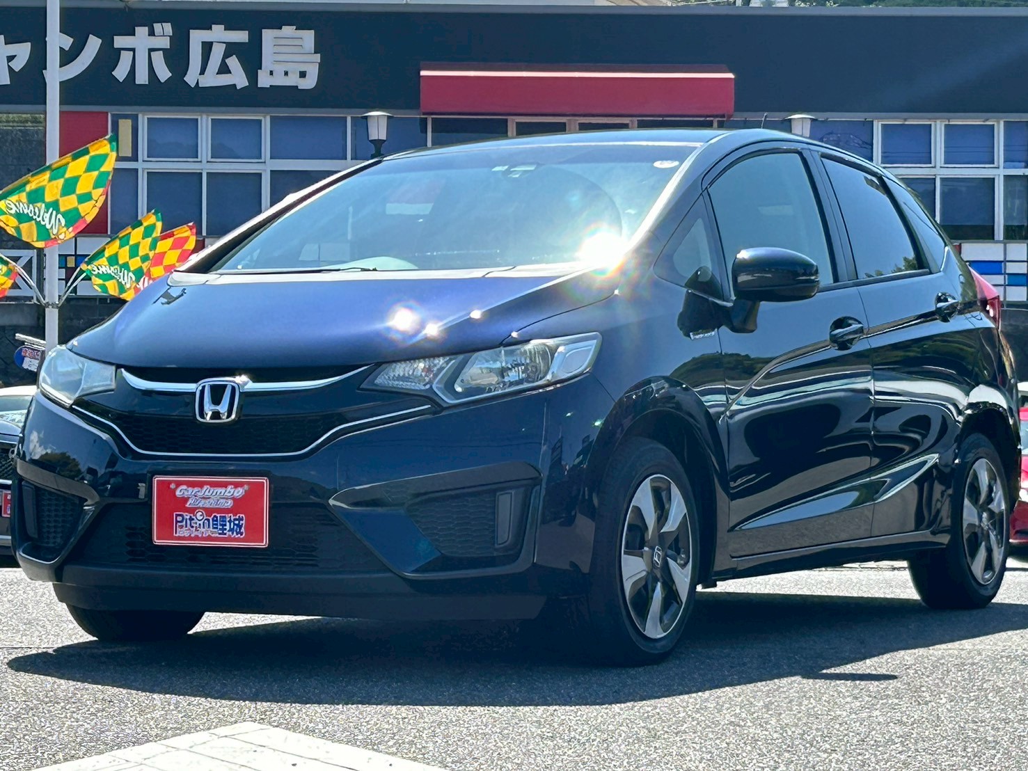 H29年　ホンダ　フィット　ハイブリッドFパッケージ　純正ナビ　バックカメラ　ＥＴＣ　フロント左右シートヒーター　ステアリングリモコン　スマートキー　プッシュスタート　電動格納左右ドアミラー　テレビ　パワーウィンドウ　プライバシーガラス【3328739】