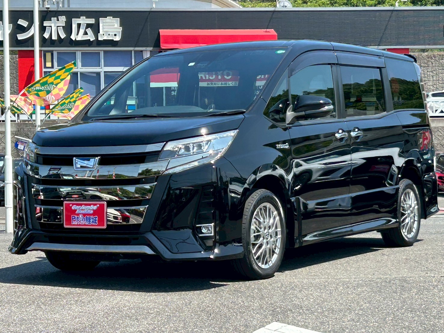 R2年　トヨタ　ノア　純正ナビ　フリップダウン　バックカメラ　Ｂｌｕｅｔｏｏｔｈ　フルセグテレビ　ＥＴＣ　両側電動スライドドア　衝突軽減装置　横滑り防止装置　左右シートヒーター　ドライブレコーダー　電動格納ドアミラー【0442252】