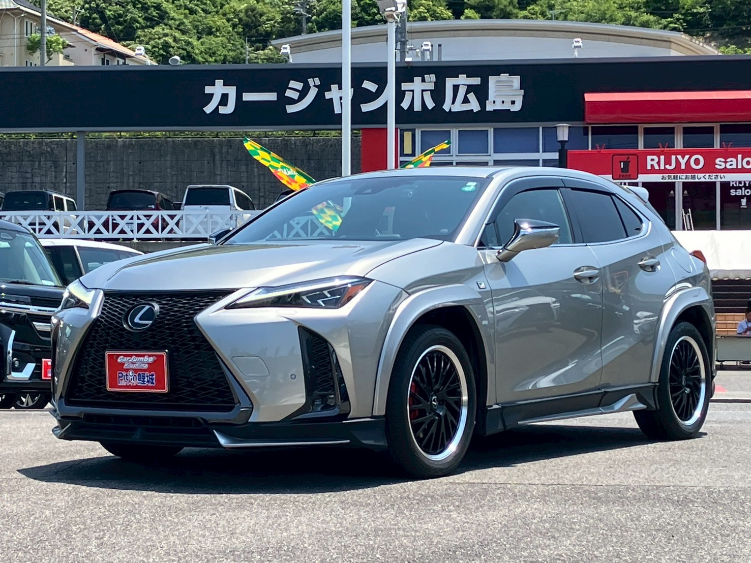 R5年式　レクサス　UX　250ｈＦスポーツ　4ＷＤ　2000ｃｃ　純正ナビ　パノラミックビューモニター　ＴＲＤエアロ　ＴＲＤマフラー　ＴＲＤアルミホイール　オレンジブレーキキャリパー　サンルーフ　赤レザー　【2069227】　37.000ｋｍ