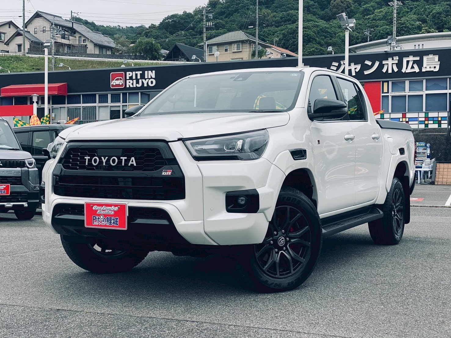 R6年式　トヨタ　ハイラックス　Z　GRスポーツ　純正８インチナビ／アラウンドビューカメラ／ドラレコ前後／リアハードカバー／４ＷＤ／ディーゼルターボ／クルーズコントロール／ＥＴＣ／フォグランプ／ＧＲスポーツ／アルミペダル／パドルシフト