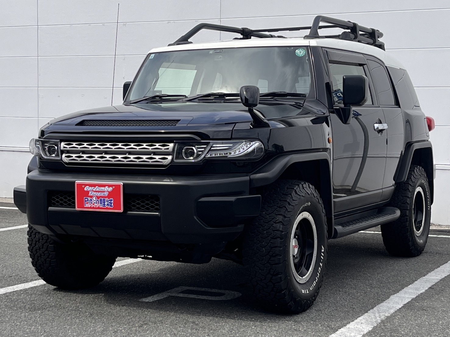 H25年式　FJクルーザー　ブラックカラーパッケージ　社外ナビ　バックカメラ　社外マフラー　OS技研LSD　TRDエアクリーナー　レザー調シートカバー　TRDアルミ　ETC　社外ヘッドライト（純正あり）　【56,620㎞】　25-1824