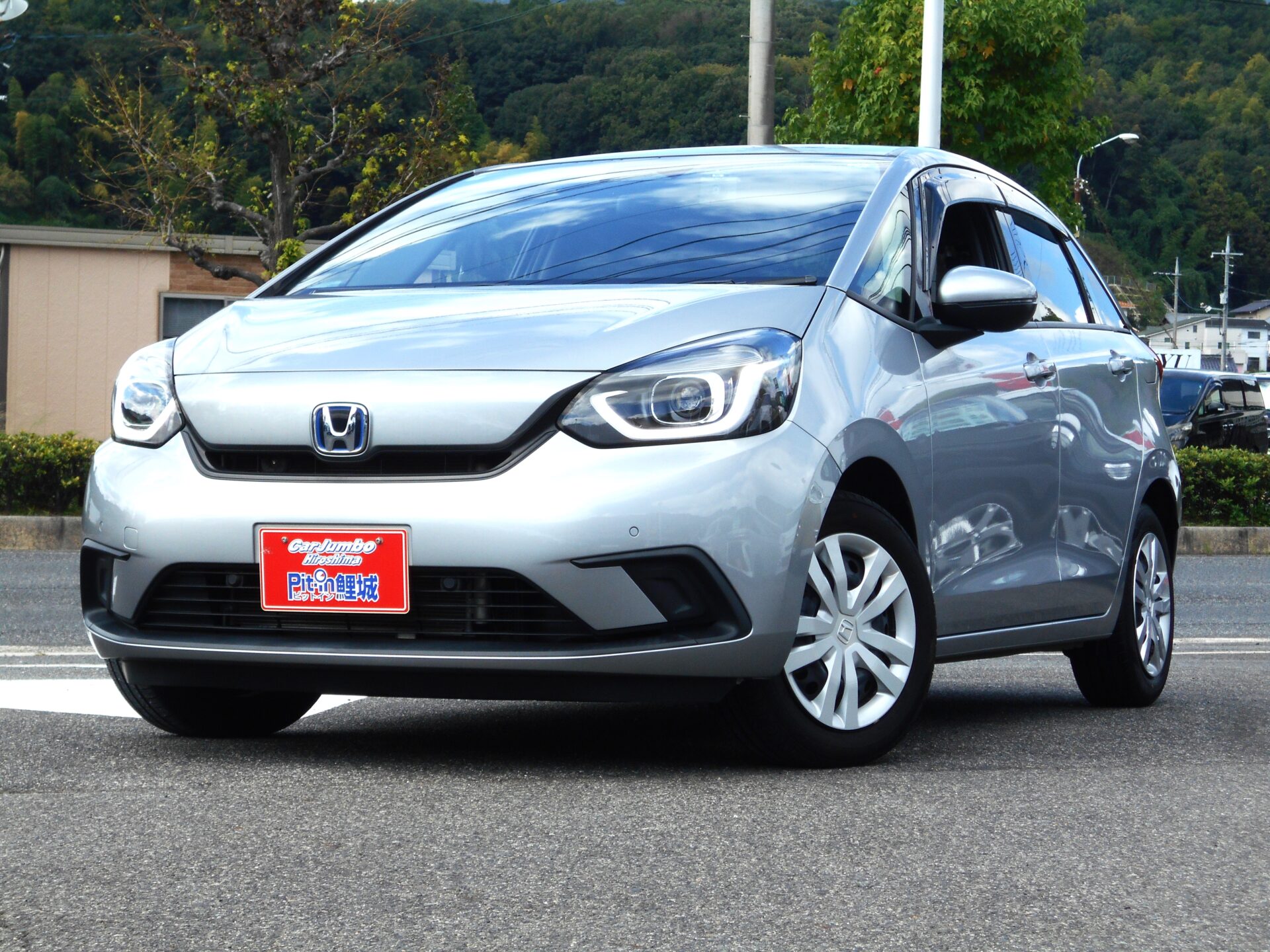 R2年 FITフィット ハイブリッド eHEVベーシック 走行24500km(1029264)オートエアコン ストラーダナビ バックカメラ クルコン PUSHキーレス LEDライト クルコン コーナーソナー ホンダセイシング