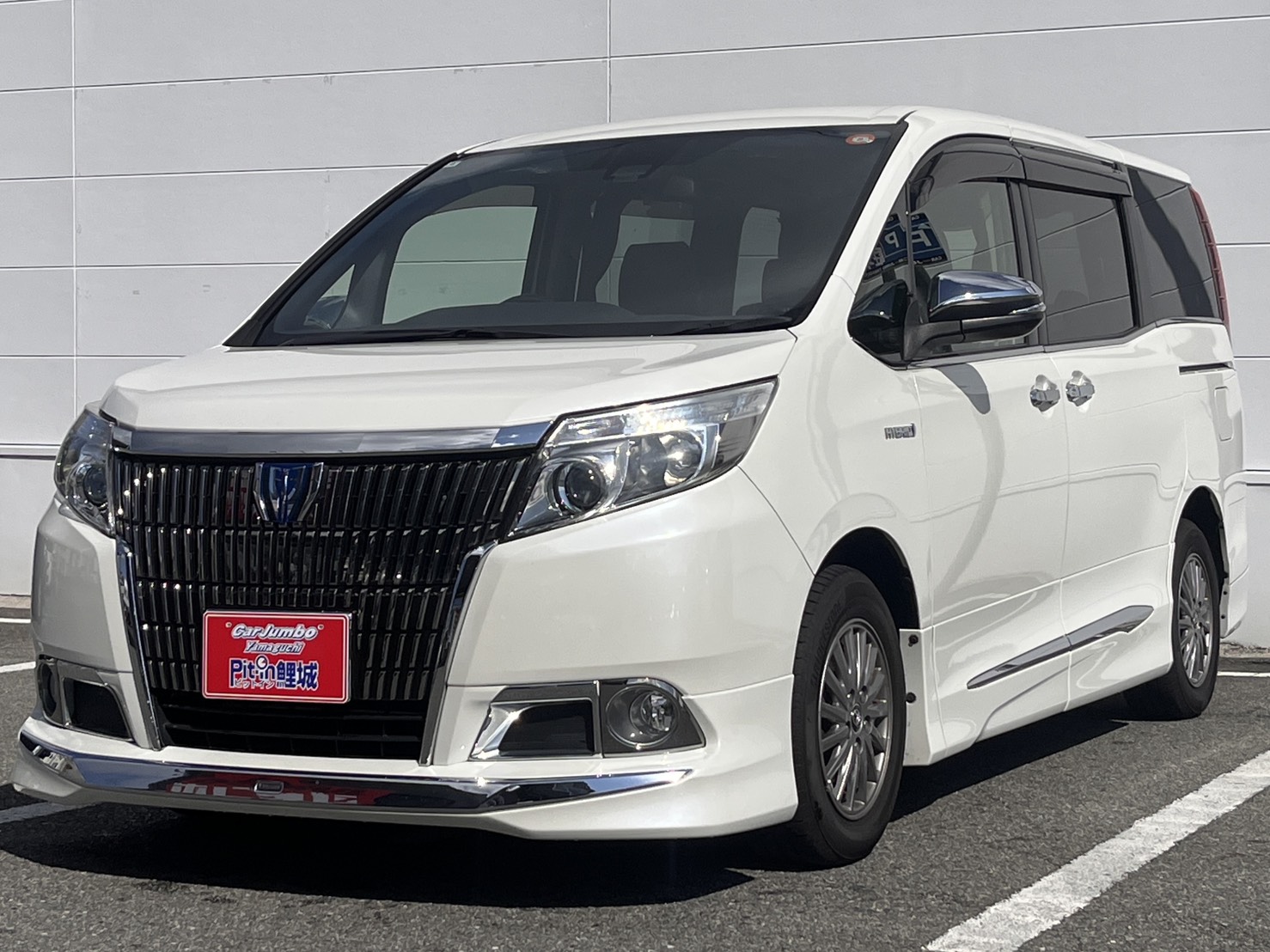 H28年式　エスクアイアハイブリッド　ハイブリッドGi　禁煙車　アルパイン7インチナビ　フリップダウン　モデリスタエアロF.S.R　両側電動スライドドア　シートヒーター　純正カーテン　【69,110㎞】　0184071