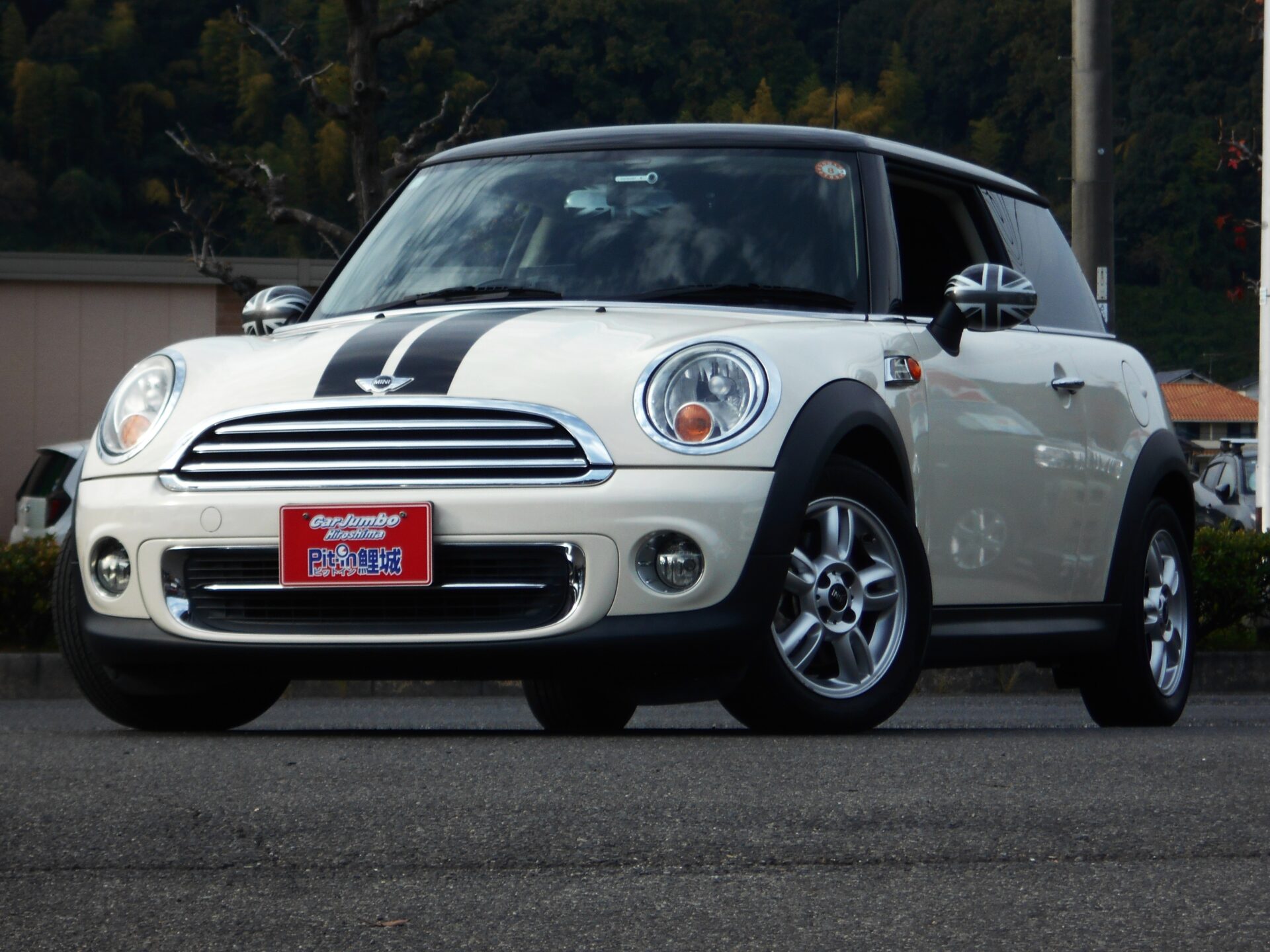 Ｈ２３　ＭＩＮＩ　ＣＯＯＰＥＲ　１６００cc　ペッパーＰＫＧ　ＰＵＳＨキーレス　クロムインテリア　ポータブルナビ　実走行６７０００ｋｍ　右ハンドル　ディーラー車　１６００cc　最終後期モデル　走行６７０００ｋｍ（T039537）
