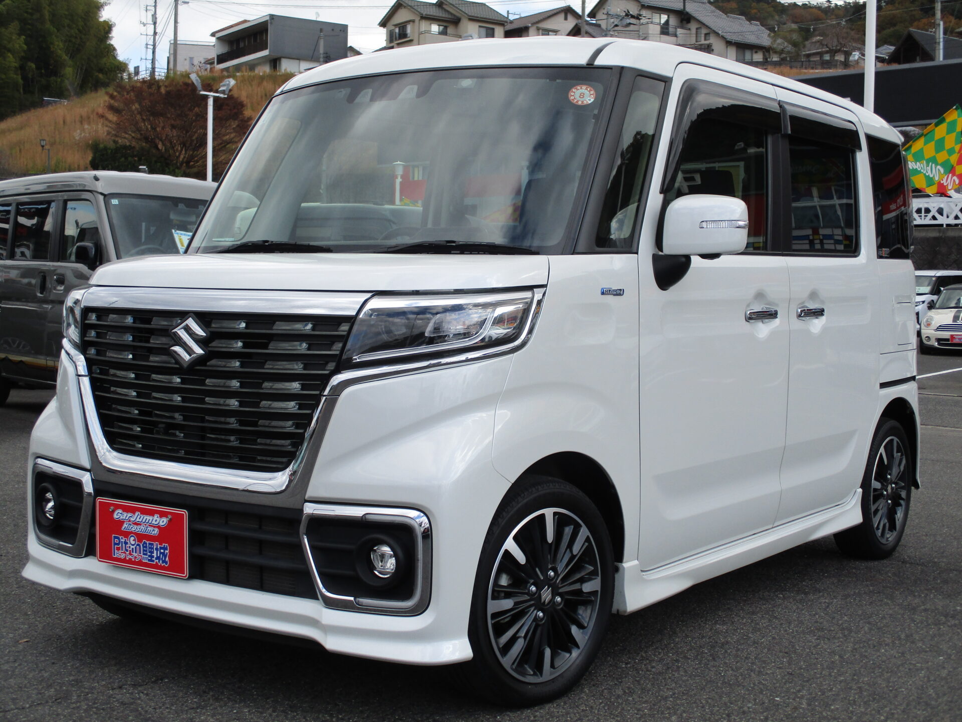 R3y スズキ スペーシアカスタム HV XS 社外8インチナビ(フルセグ) 全方位モニター 両側Pスライドドア ハーフレザーシート ドラレコ前後 ETC シートヒーター クリアランスソナー LEDライト 純正15AW クルーズコントロール【188】748566