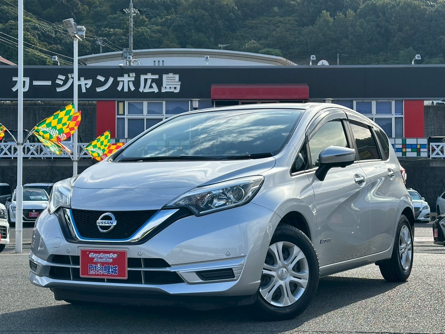 R２年　日産ノート　eパワーB　AT　1200CC　NO：4521364※アラウンドビューモニター・社外ナビ・アラウンドビューモニター・ETC・オートライト・オートエアコン・キーレスプッシュスタート・スマートキー・シートリフター・Bluetooth・ISOFIX・プライバシーガラス・電格ミラー・デジタルインナーミラー【246】