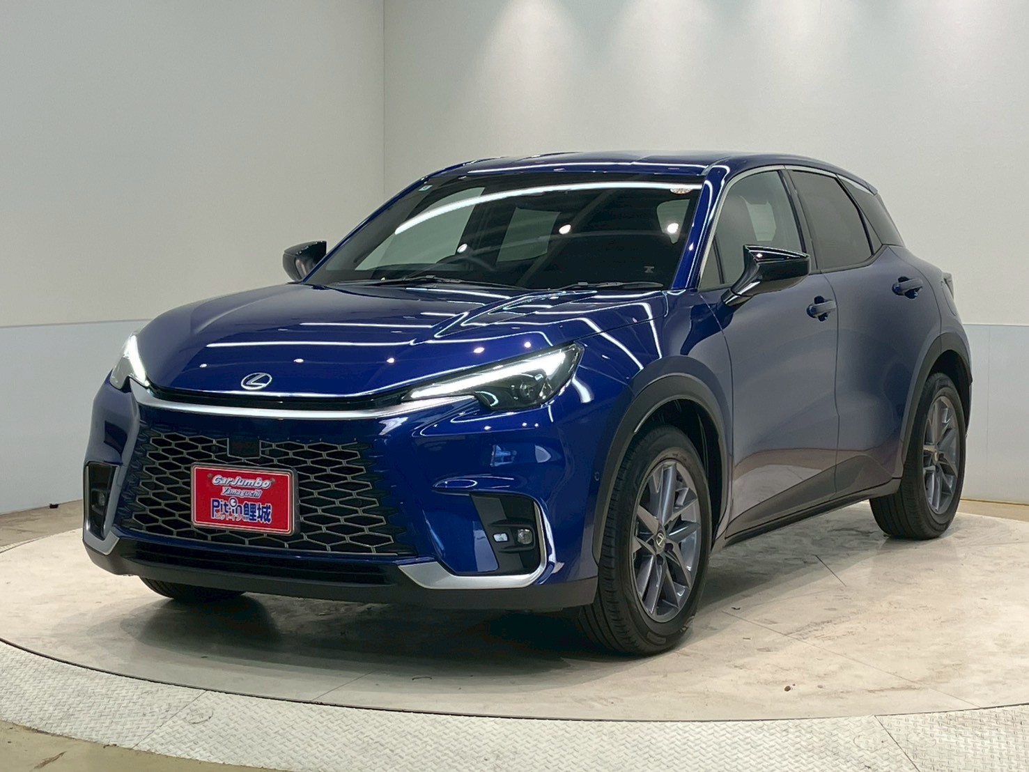 R6年式　レクサス　LBX　リラックス　1500CC　純正ディスプレイ　フルセグ　Miracast　全方位モニター　レーダークルーズ　　ETC2.0　LEDヘッドライト　ヘッドアップディスプレイ　茶レザー氏【2011525】　8.800ｋｍ