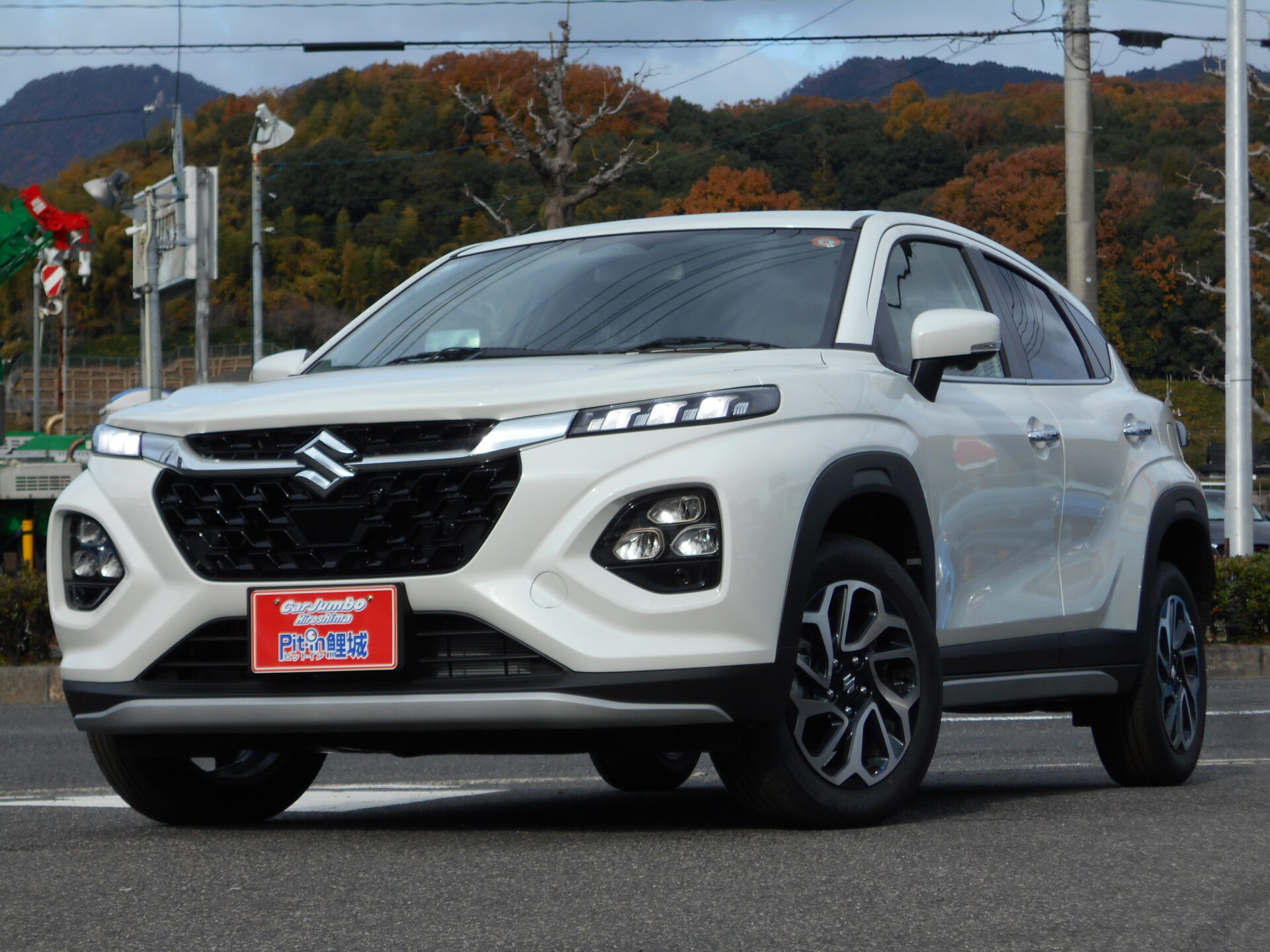 Ｒ７年　フロンクス　走行２０ｋｍ 登録済み未走行車　（00501357）１５００cc　純正ナビ＆フルセグ地ＴＶ　全方位モニター　クルコン　スマートキー　コーナーセンサー　純正１６アルミ