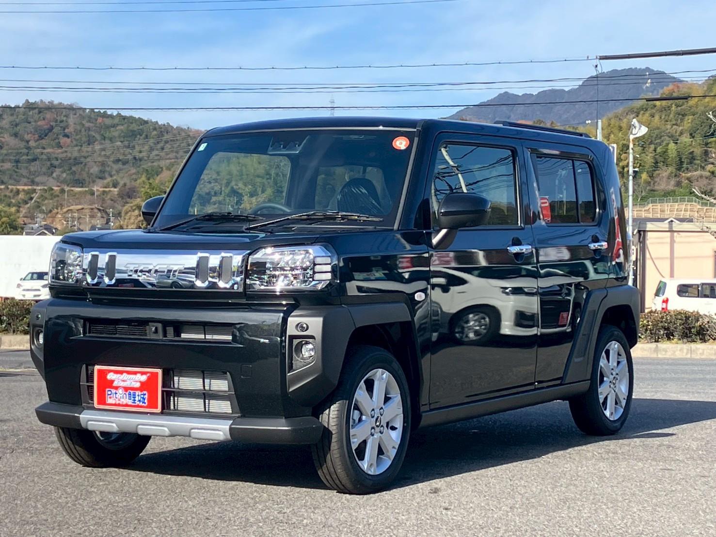 R7年式　ダイハツ　タフト　Gクロム ベンチャー　未使用車　スマートアシスト3　パノラミックビューモニター　コーナーセンサー　ステアリングスイッチ　クルーズコントロール　サイドエアバック　アイドリングストップ　純正アルミホイール　ガラスルーフ　【0220526】　No.0526