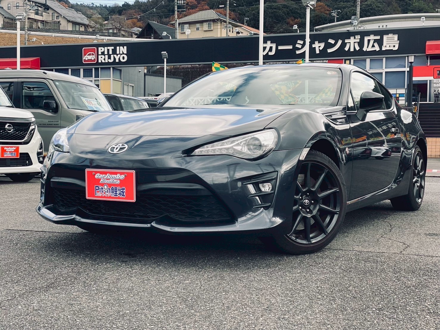 H30年式　トヨタ　86　ＧＴリミテッド　ブラックパッケージ　社外ディスプレイオーディオ／ブレンボキャリパー／ハーフレザーシート／社外マフラー／シートヒーター／リアスポイラー／前後ドライブレコーダー【234】【086569】