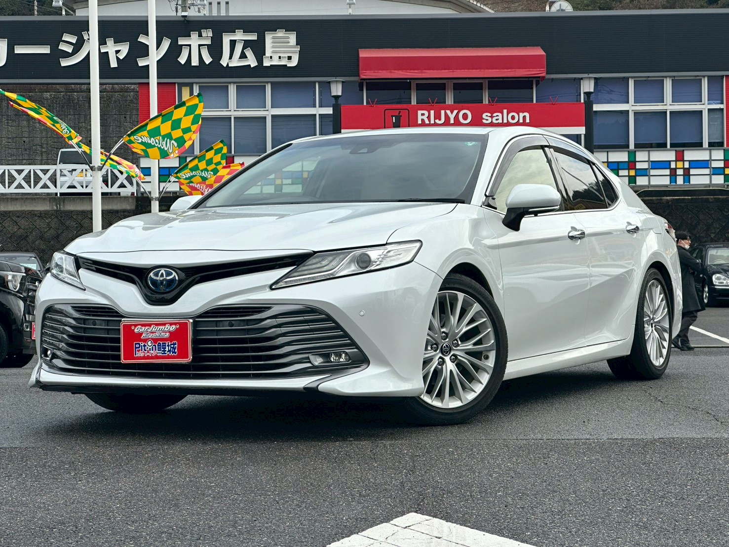 H29/7 カムリセダン　Gレザーパッケージ　純正メーカーナビ　フルセグ　バックモニター　ヘッドアップディスプレイ　ブラインドスポットモニター　ベージュ革シート　LEDヘッドライト　