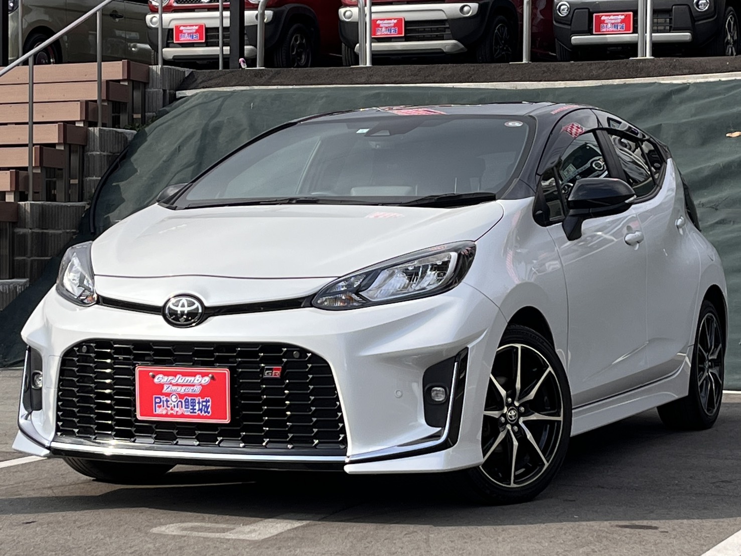 R5年式　トヨタ　アクア　GRスポーツ　純正10.5インチナビ　ドラレコ付きルームミラー　GRスポーツ専用キャリパー　ワンオーナー　【38,080km】25-2332