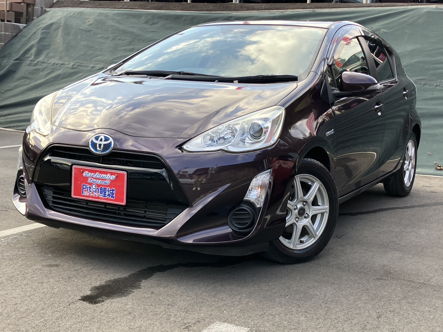 H27年式　トヨタ　アクア　S　純正ナビTV　社外アルミ　ハイブリッド　電動格納ミラー　プライバシーガラス　ミラーウィンカー　【82,800ｋｍ】　25-2607