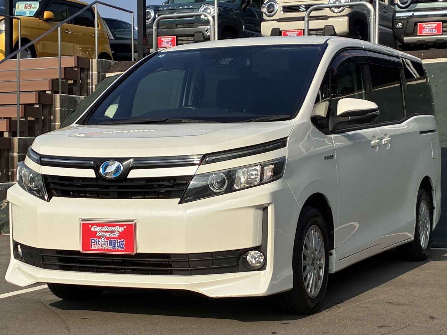 H28年式　トヨタ　ヴォクシー　ハイブリッドV　純正9インチナビ　フルセグTV　フリップダウンモニター　バックカメラ　ETC　セーフティセンス　両側電動スライドドア　7人乗り　【69,290㎞】　0196341