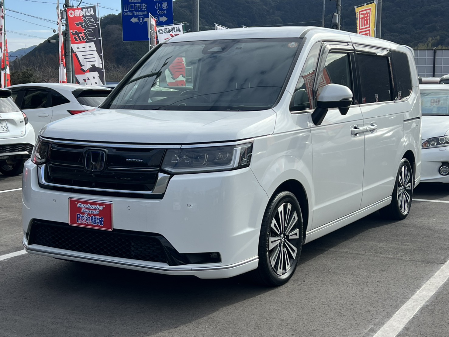 R5年式　ホンダ　ステップワゴンスパーダ　e:HEVプレミアムライン　11.4インチナビ　15.6インチフリップダウン　無限グリル　360°ビューカメラ　【24,520km】　1043905