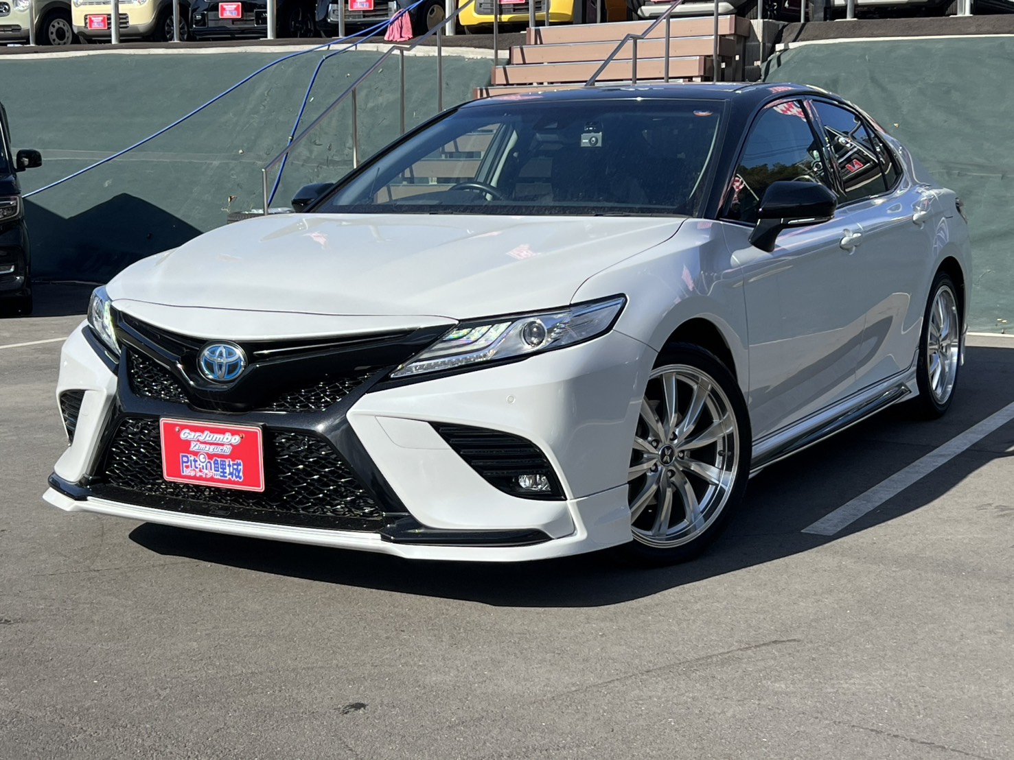 H30年式　トヨタ　カムリハイブリッド　WSレザーパッケージ　TRDエアロ　TRDマフラー　サンルーフ　社外19インチAW　純正ナビ　フルセグTV　Bluetooth　バックカメラ　セーフティセンス　シートヒーター　【61,900km】　26-0109