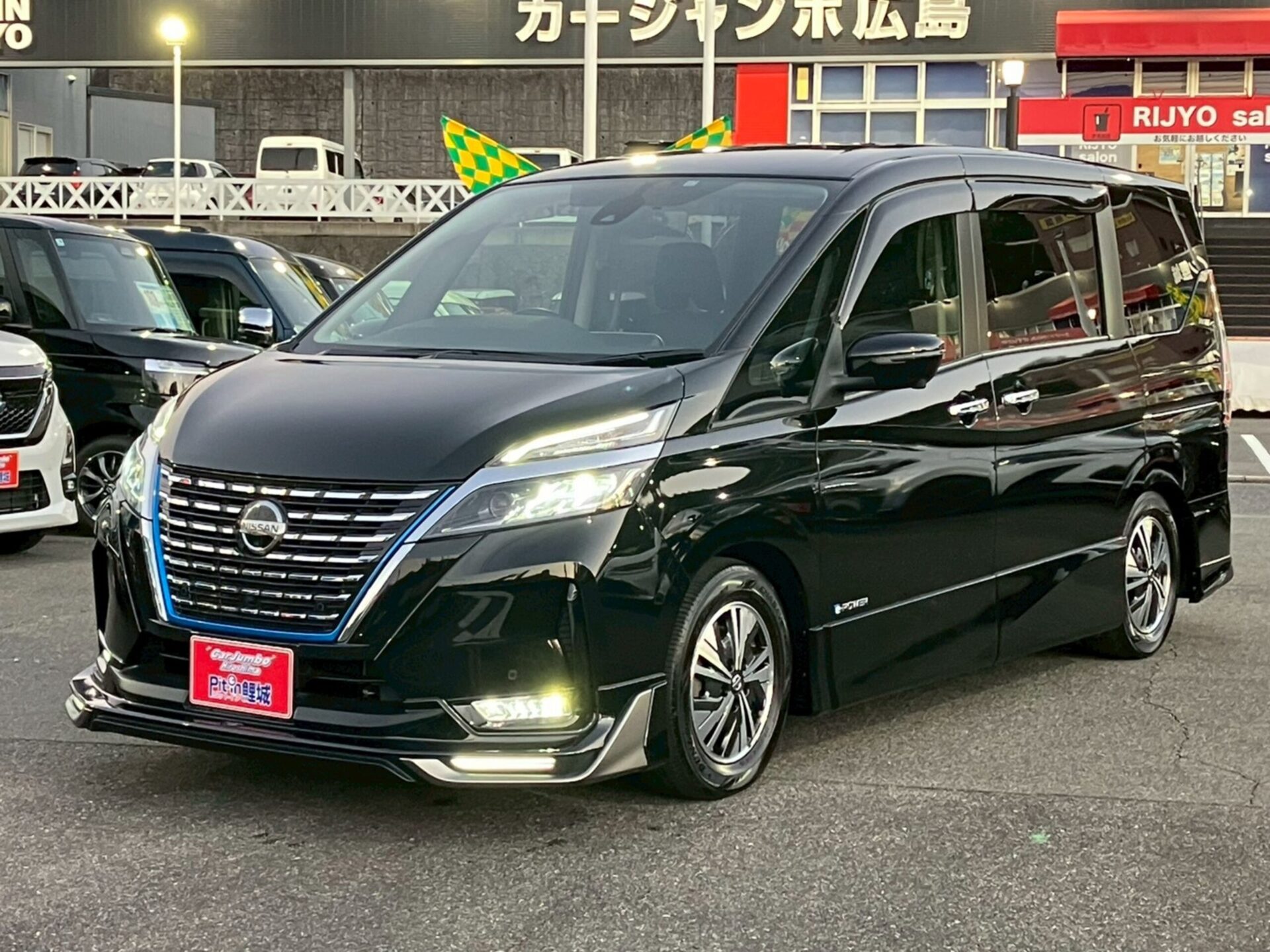 R5年式　ニッサン　セレナeパワー　ハイウェイスターV　純正10インチナビ　アラウンドビューモニター　フリップダウンモニター　プロパイロット　ETC　ドラレコ　両側電動スライドドア　車高調　BUSOUエアロ　【43,000㎞】　　25-2342