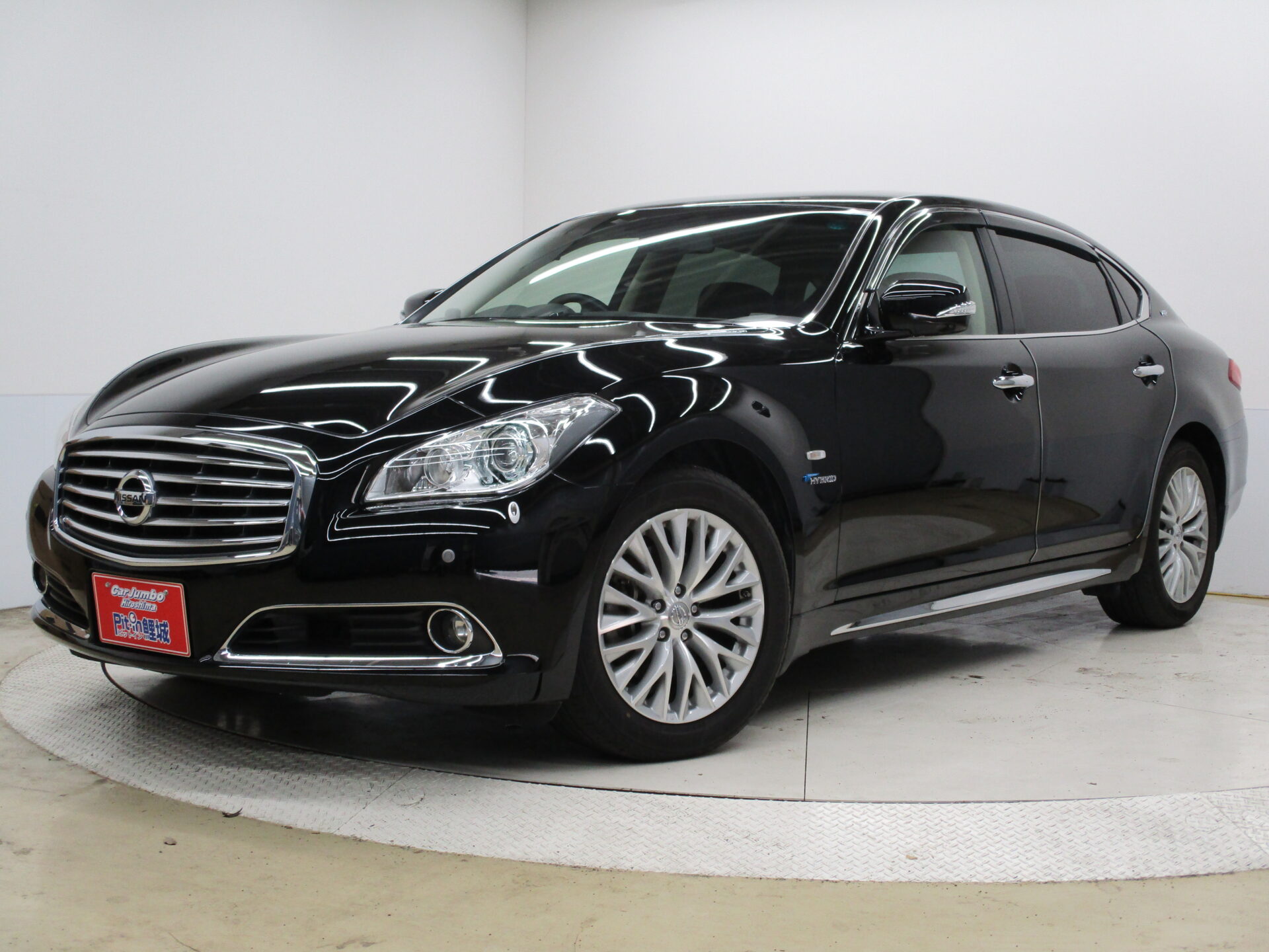 H２８y　日産　シーマ　ハイブリッド　VIP　G　純正ＨＤＤナビ（フルセグ）　サンルーフ　Ｂカメラ　サイドカメラ　本革シート　両席Ｐシート　シートヒーター　シートエアコン　ヘッドレスモニター　ドラレコ　ＥＴＣ　純正１８ＡＷ【188】603729