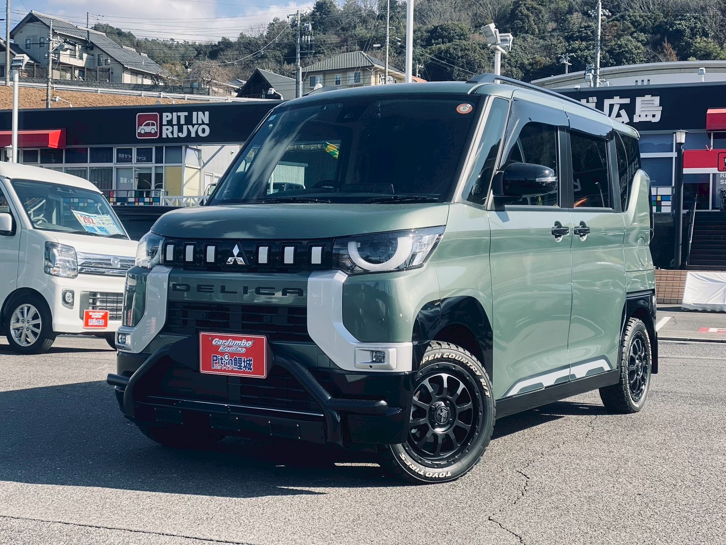 R6年式　三菱　デリカミニ　Tプレミアム　４ＷＤ／ワンオーナー／純正ナビ／ドラレコ＋ＥＴＣ２．０ＰＫＧ／エクステリアＰＫＧ／ステアリングヒーター／フロントシートヒーター／社外ＡＷ／ルーフレール／社外マフラー／社外スポイラー／両電スラ／ＬＤＷ【0511762】【234】