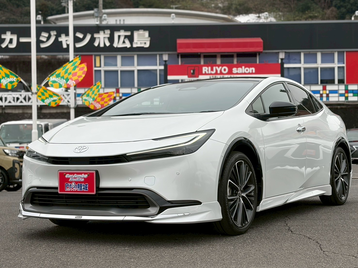 R5　トヨタ　プリウス　電動格納ドアミラー　純正ディスプレイオーディオ　フルセグテレビ　Ｂｌｕｅｔｏｏｔｈ　全方位カメラ　パワーリアゲート　ガラスルーフ　モデリスタエアロ　プッシュスタート　スマートキー　クルーズコントロール【4049484】【249】