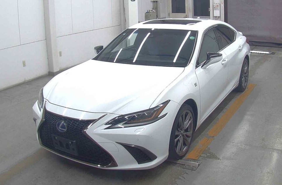 R2年式 レクサス ES 300h_Fスポーツ 純正ナビ TV ムーンルーフ 黒フルレザーシート ビルトインETC ステアリングヒーター 前席エアシート バックカメラ 【48,900㎞】 1015638