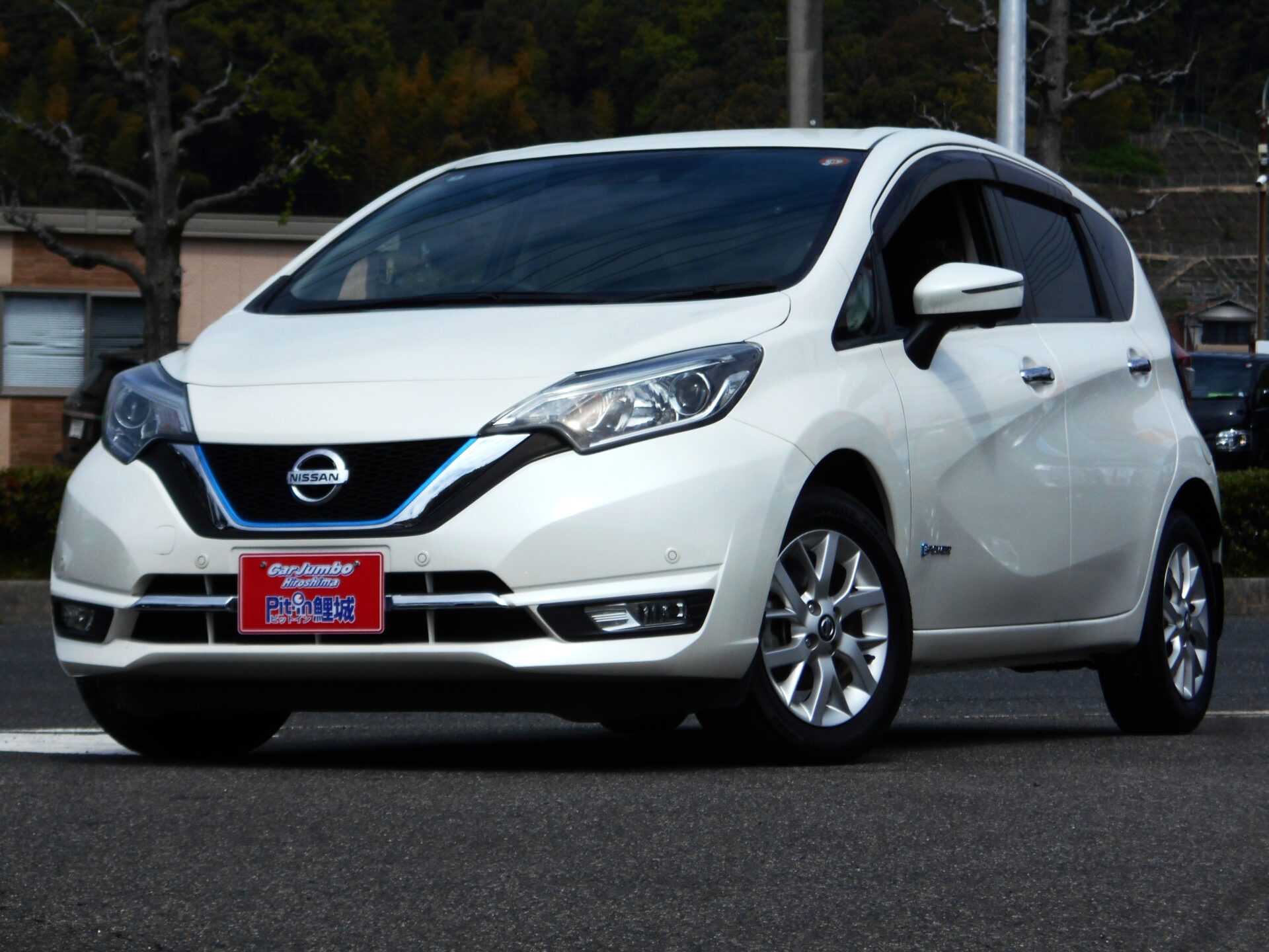 H３０年式　ノート　eパワー　メダリスト　（207290）走行10000ｋｍ　全方位カメラ　純正アルミ　デジタルミラー　純正ナビＴＶ　純正アルミ　