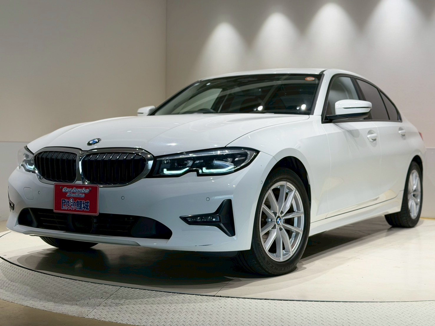 H３１y　BMW　3シリーズ　320i　純正ナビ（Ｂｌｕｅｔｏｏｔｈ対応）　Ｂカメラ　Ｐバックドア　クリアランスソナー　ターボ車　純正１７ＡＷ　ドラレコ前後　クルーズコントロール　ブラインドスポットモニター　両席Ｐシート　シートヒーター【188】37785