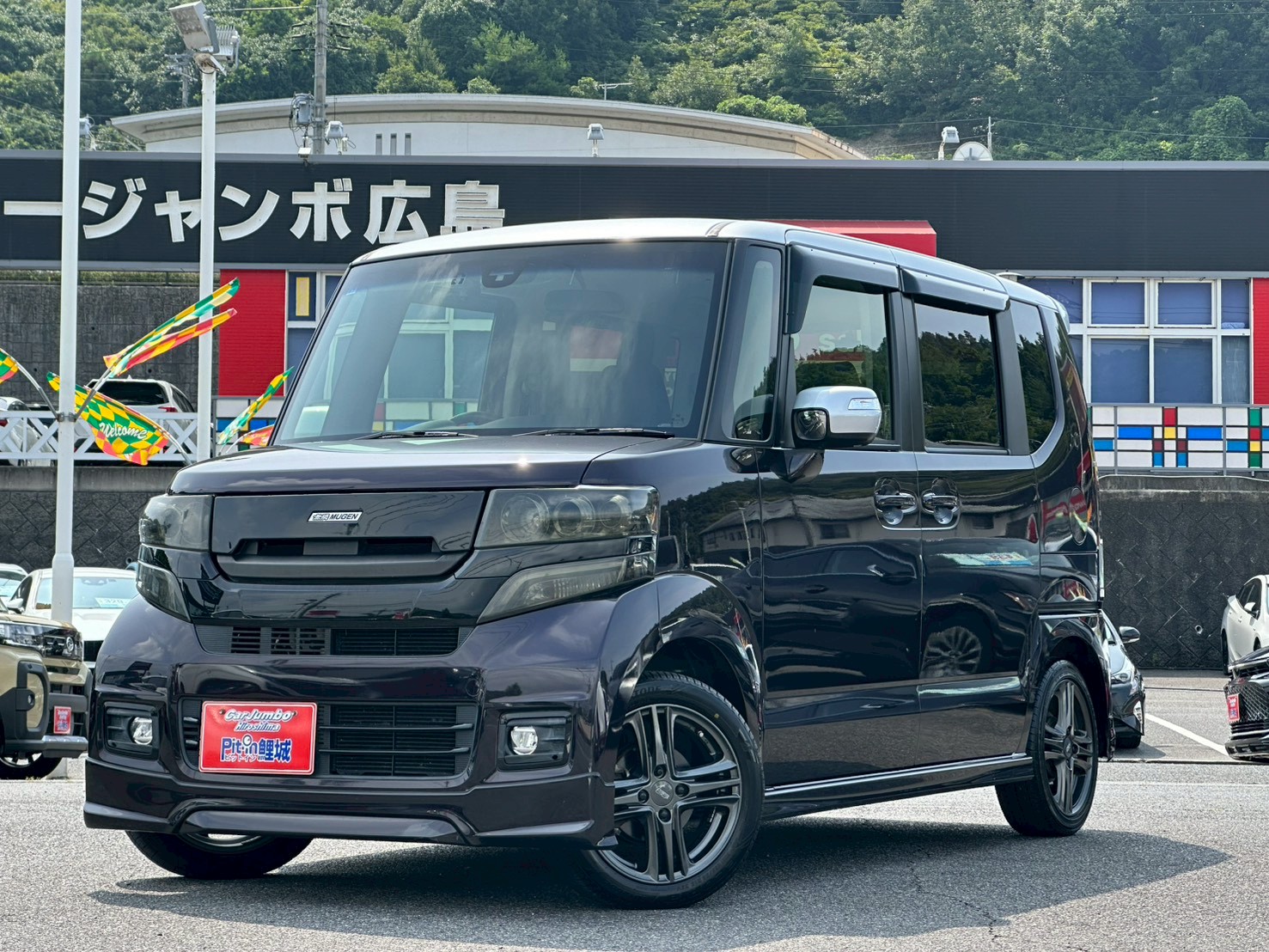 H２９年式　ホンダ　N-BOXカスタム　ターボSSパッケージ　660CC　AT　NO：2542224※無限エアロ・無限アルミ・純正ナビ・フルセグTV・バックモニター・オートライト・オートエアコン・キーレスプッシュスタート・スマートキー・前席シートヒーター・ビルトインETC・前後ドライブレコーダー・リアサンシェード・リアテーブル・電格ミラー・プライバシーガラス・HIDヘッドライト・LEDフォグライト・両側電動スライドドア・ISOFIX・デュアルエアバッグ・サイドエアバッグ・カーテンエアバッグ【246】