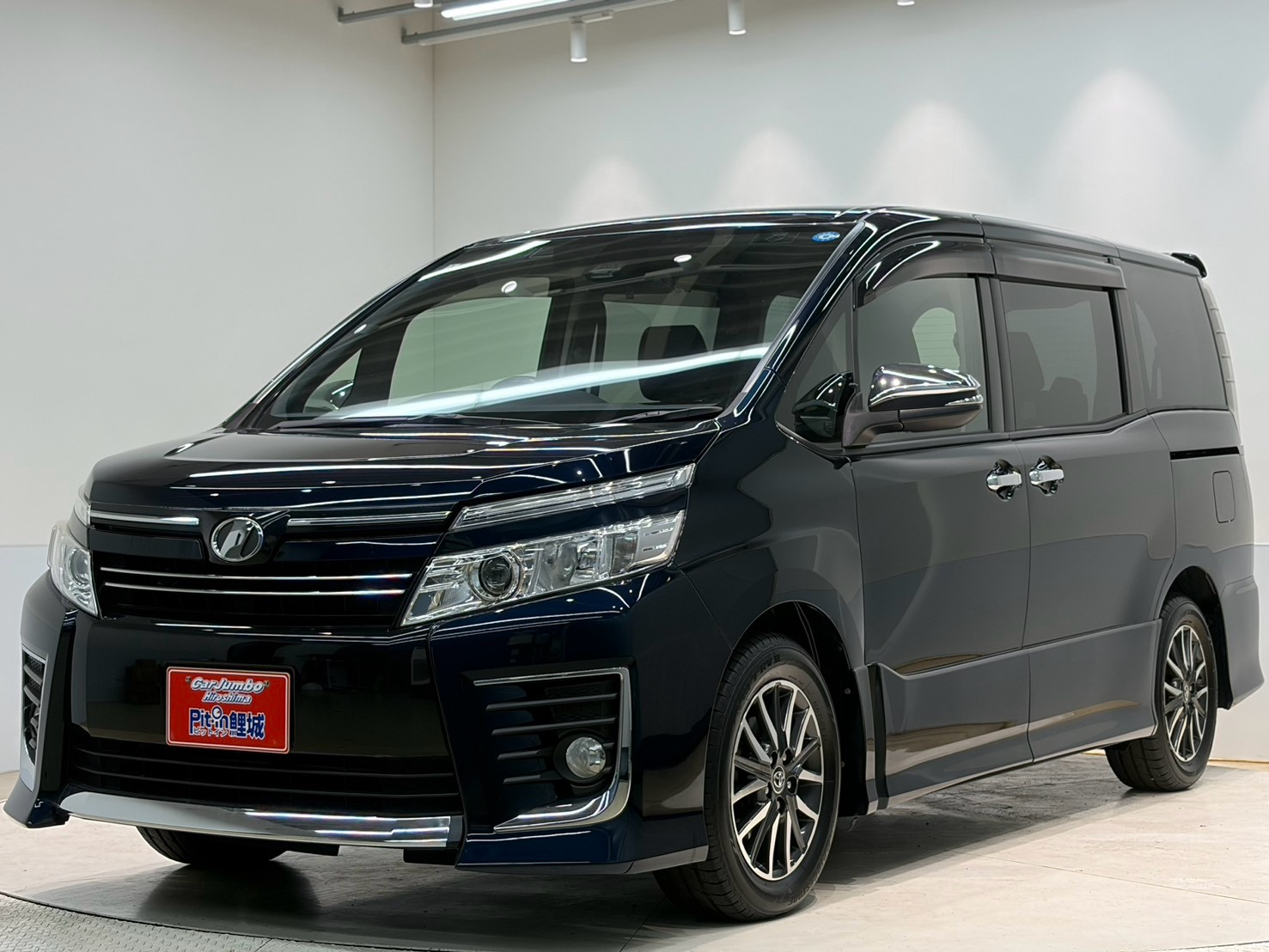 H28 トヨタ ヴォクシー ZS煌きⅡ 電動格納ドアミラー 両側電動スライドドアドア 純正ナビ フルセグ Bluetooth バックカメラ フリップダウン ETC ウォークスルー LEDヘッドライト 衝突軽減装置 横滑り防止装置 アイドリングストップ 【249】【0207551】